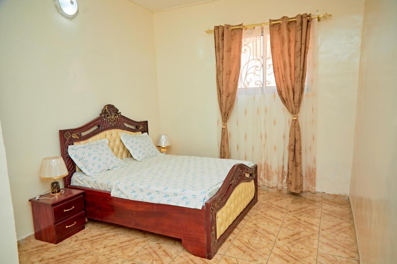 Appartement Avec Vue Panoramique Two Or Three Rooms 야운데 외부 사진