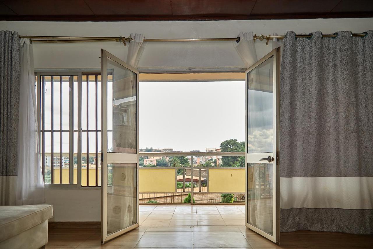 Appartement Avec Vue Panoramique Two Or Three Rooms 야운데 외부 사진