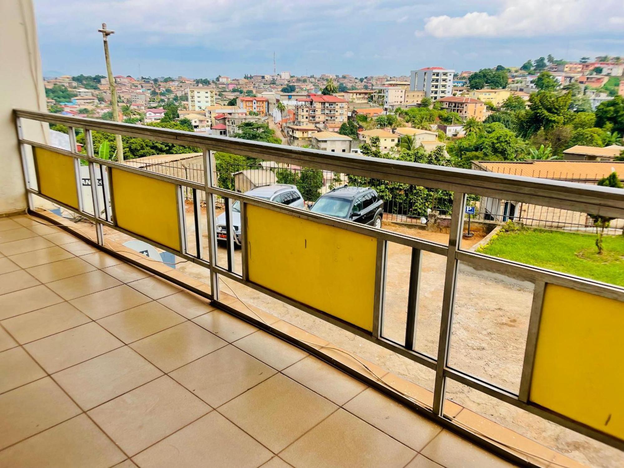 Appartement Avec Vue Panoramique Two Or Three Rooms 야운데 외부 사진