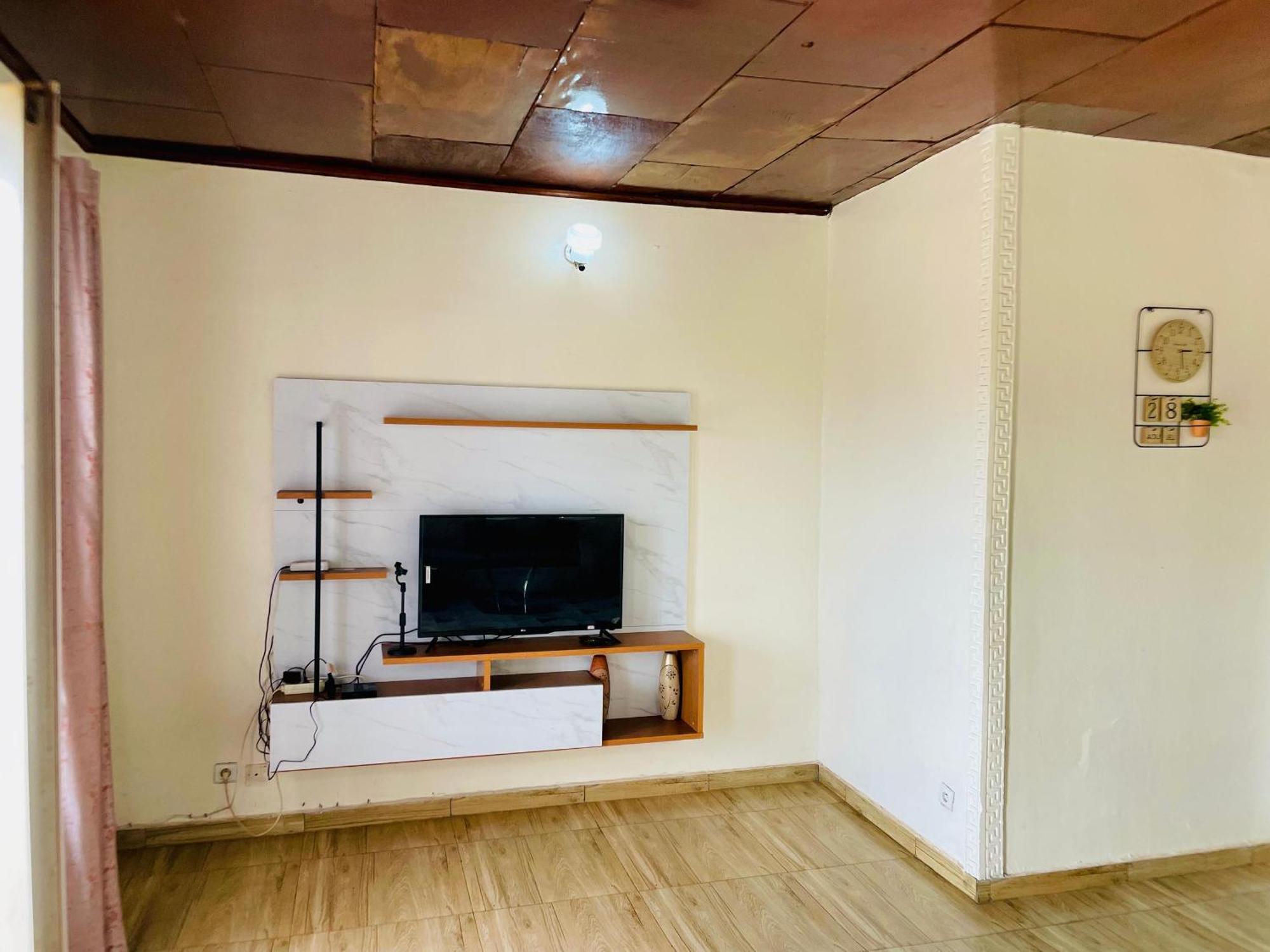 Appartement Avec Vue Panoramique Two Or Three Rooms 야운데 외부 사진