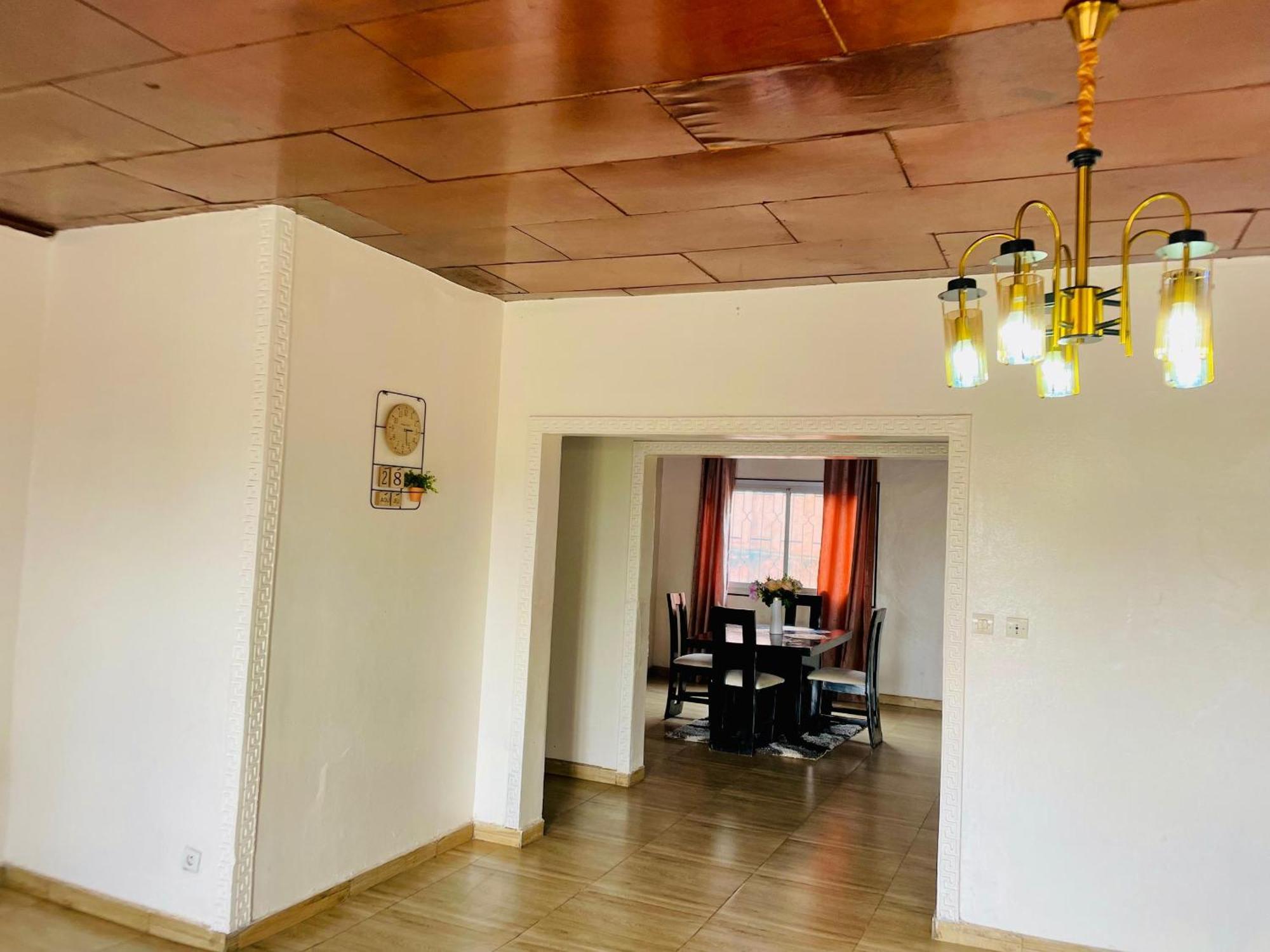Appartement Avec Vue Panoramique Two Or Three Rooms 야운데 외부 사진