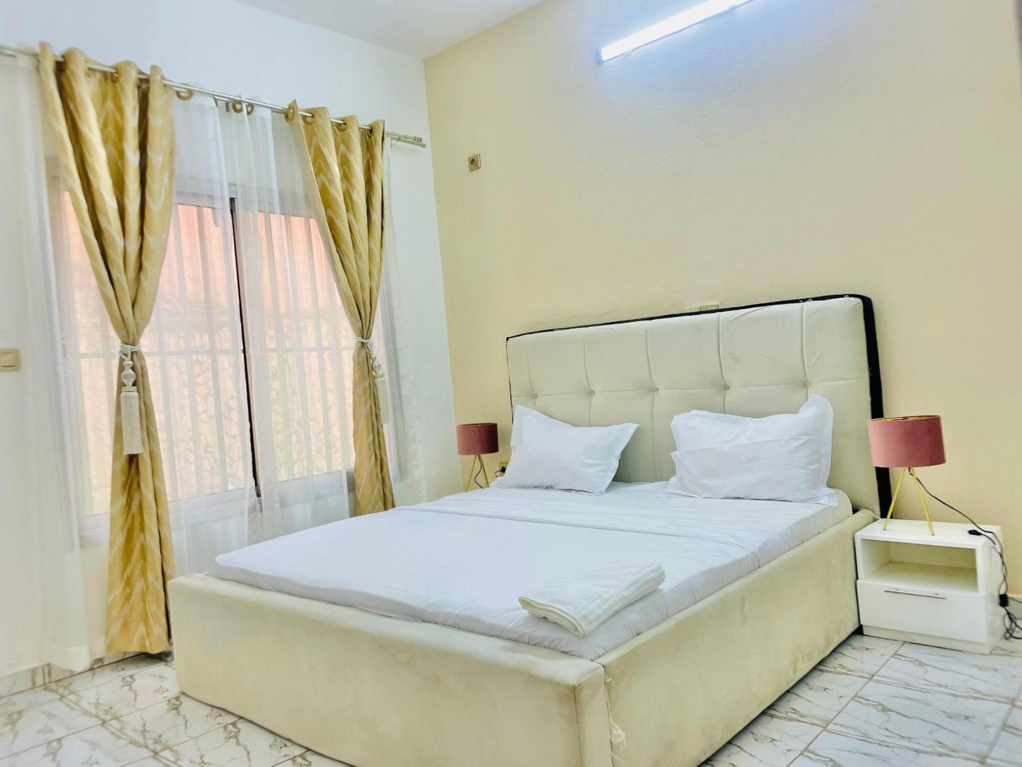 Appartement Avec Vue Panoramique Two Or Three Rooms 야운데 외부 사진
