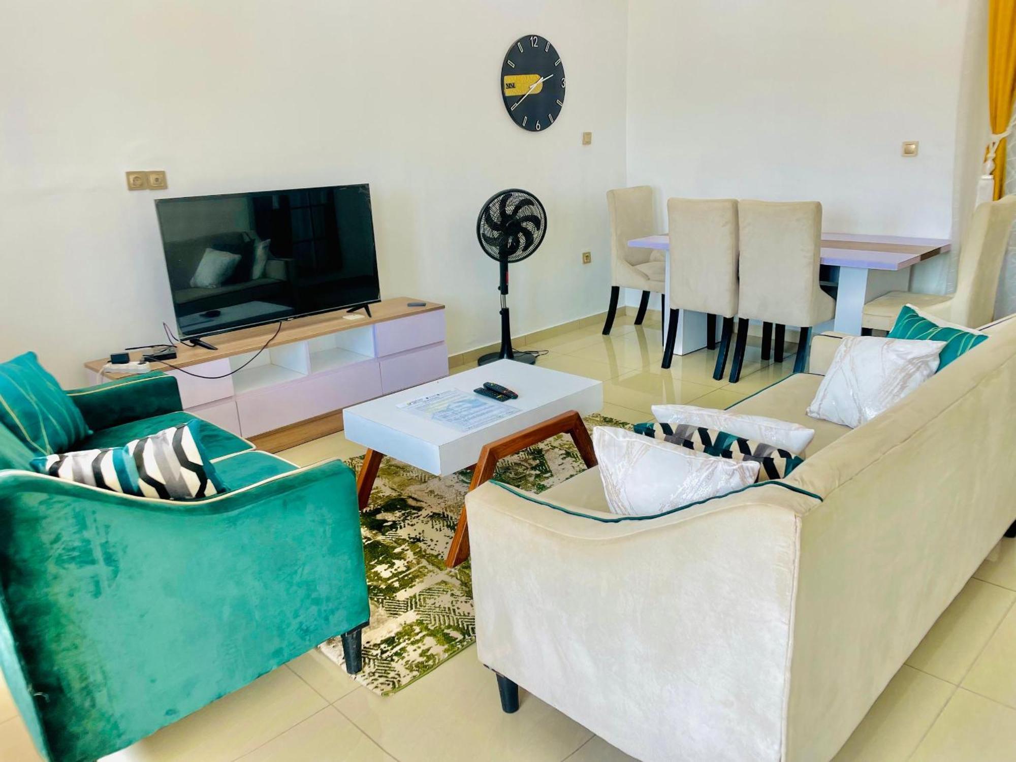 Appartement Avec Vue Panoramique Two Or Three Rooms 야운데 외부 사진