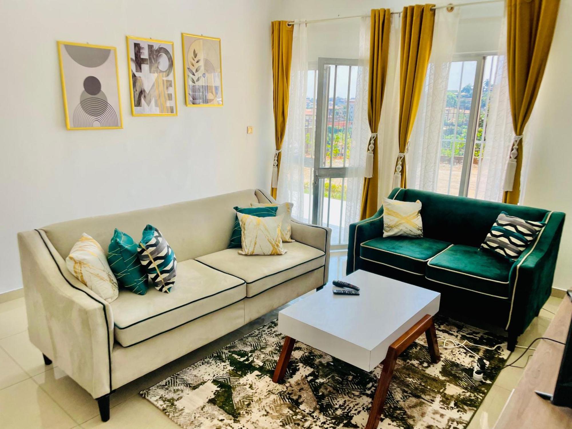 Appartement Avec Vue Panoramique Two Or Three Rooms 야운데 외부 사진
